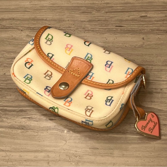 Dooney & Bourke Handbags - ❌ SOLD ❌ Classic Vintage Dooney & Bourke mini clutch purse